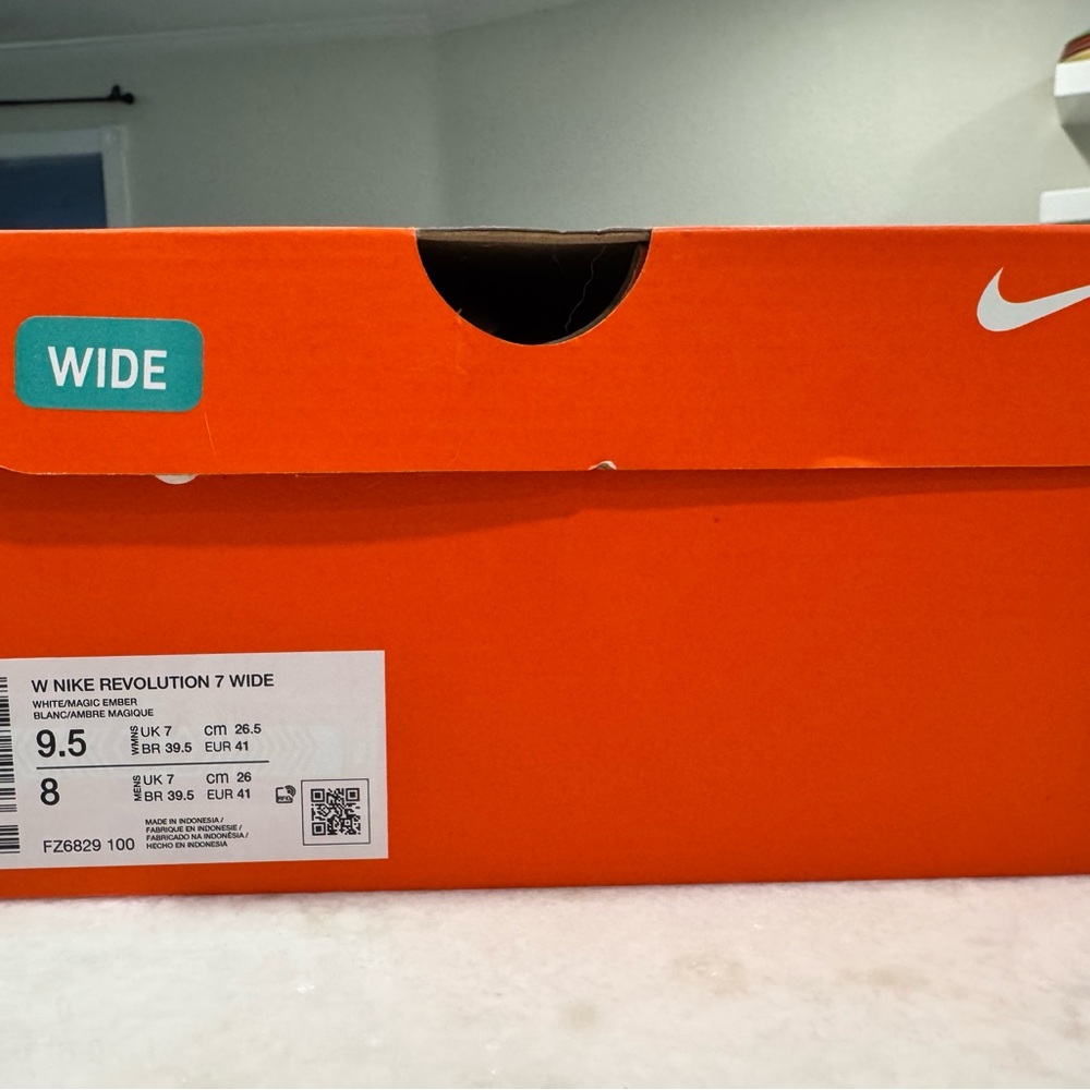 Nike Revolution 7 Wide - Bold Orange